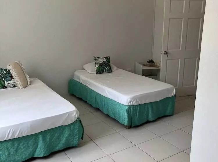 پانسیون El Retreat Guest House