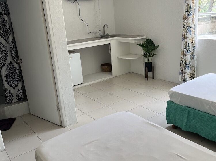 پانسیون El Retreat Guest House