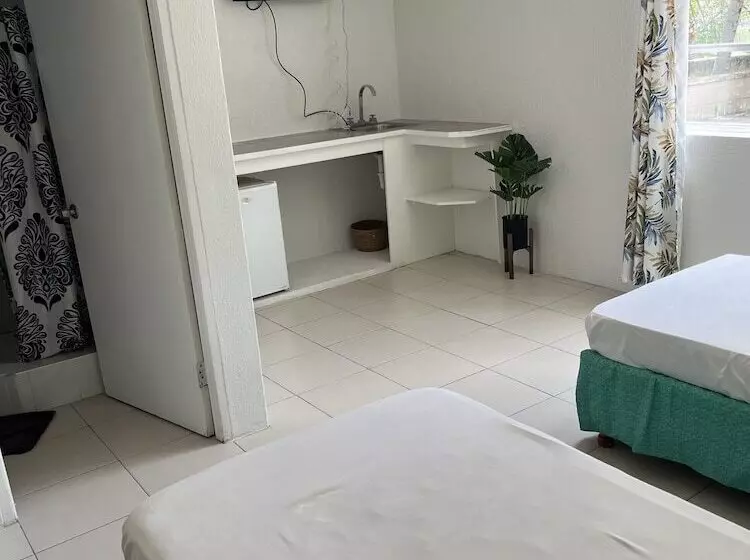 پانسیون El Retreat Guest House