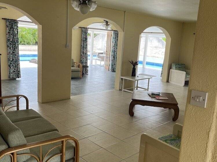 پانسیون El Retreat Guest House