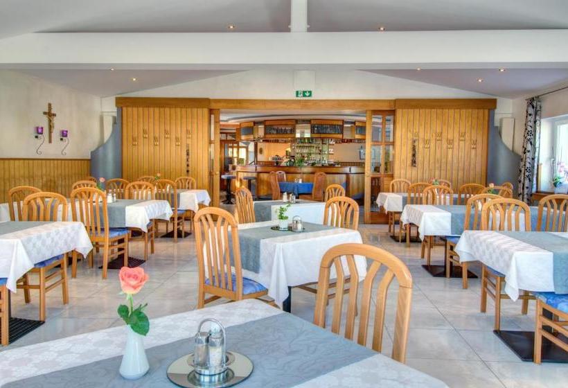 ユースホステル Gasthof Waldhof