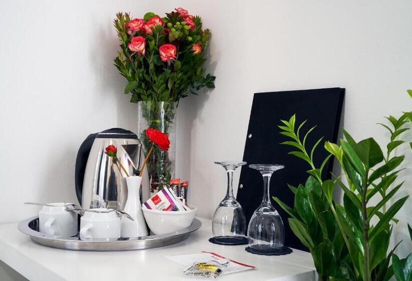 ベッドアンドブレックファースト Art Like Rooms