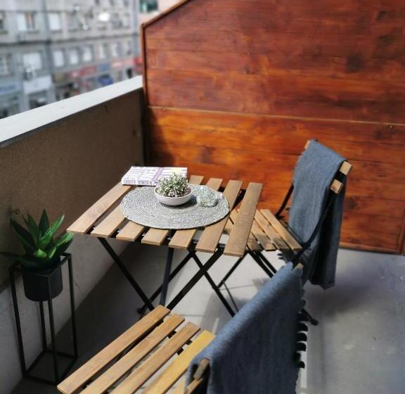 ベッドアンドブレックファースト Art Like Rooms