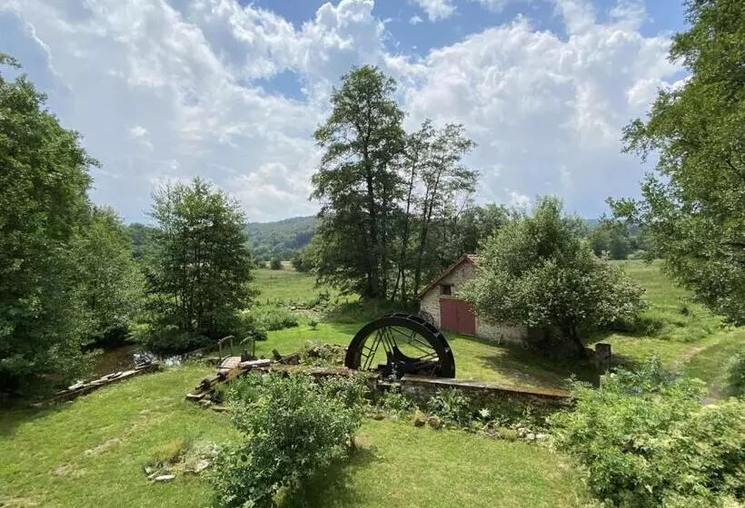 ベッドアンドブレックファースト Le Moulin De Razou