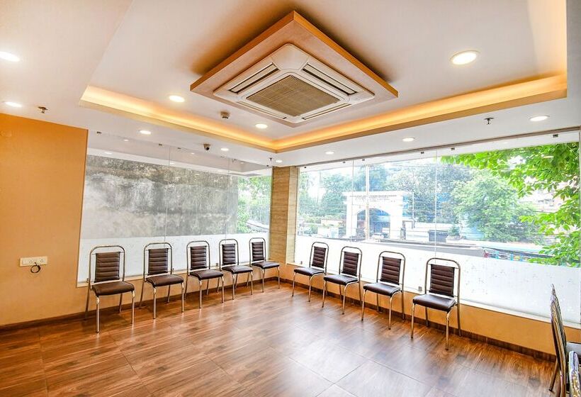 Fabhotel Stay Inn International