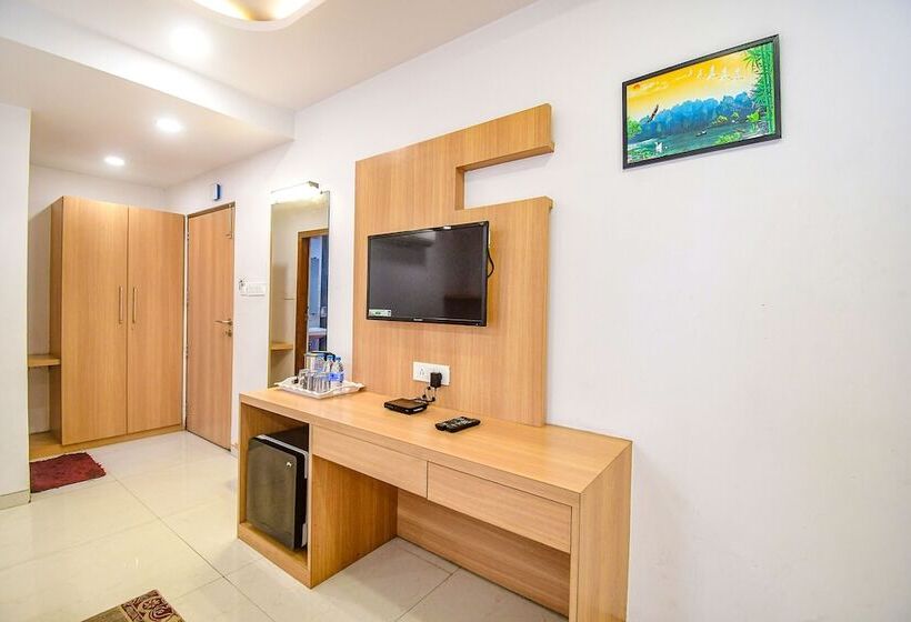 Fabhotel Stay Inn International