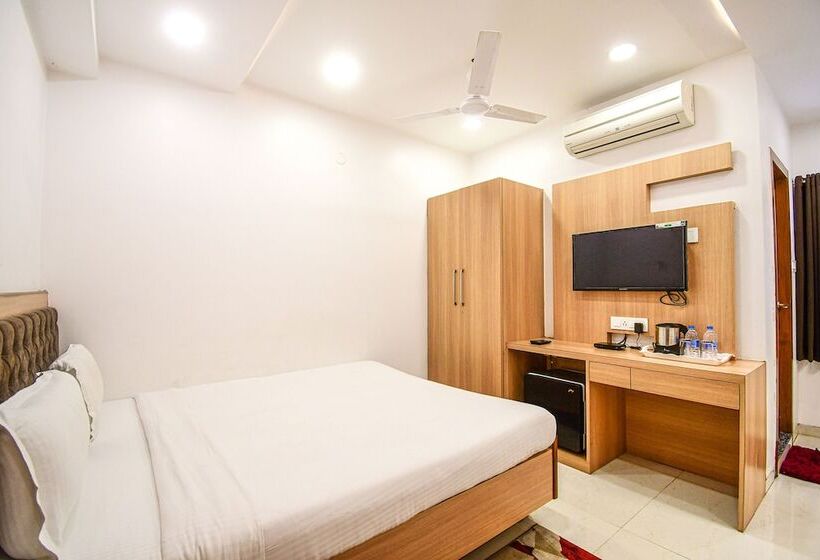 Fabhotel Stay Inn International