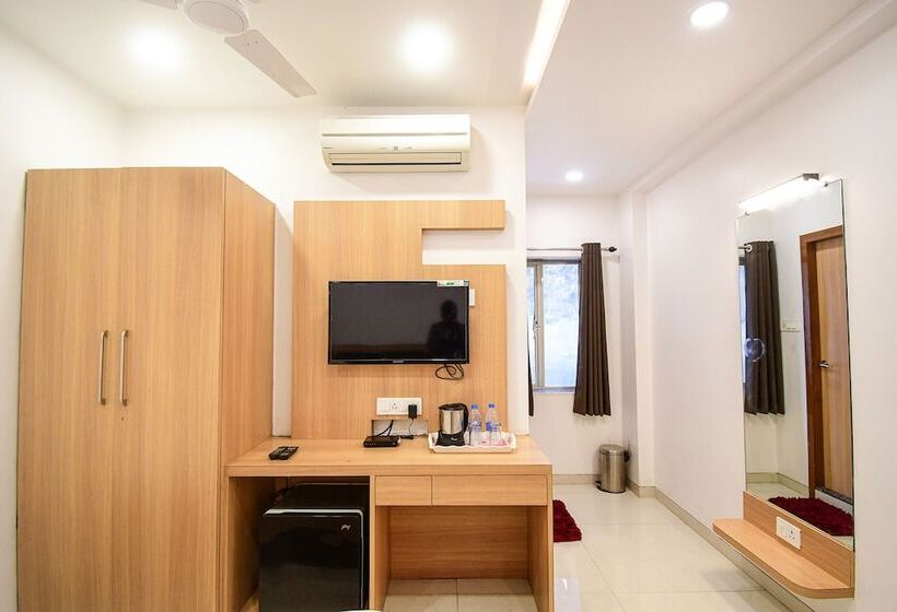 Fabhotel Stay Inn International