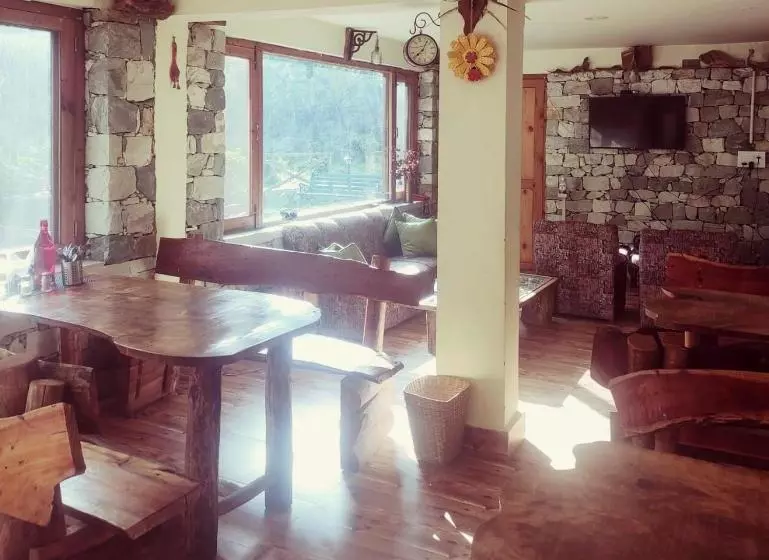 Hotelli Tirthan Anglers  Retreat