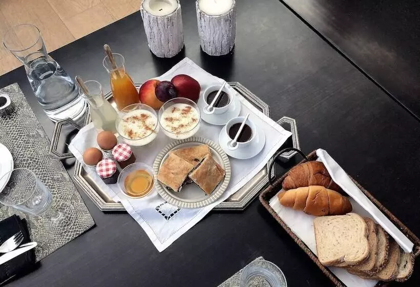 Hotelli Infinity White Complex