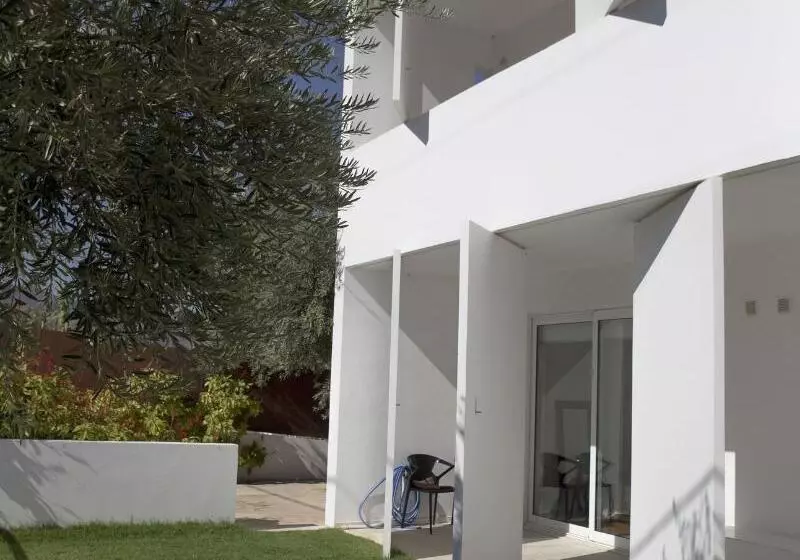 Hotelli Infinity White Complex