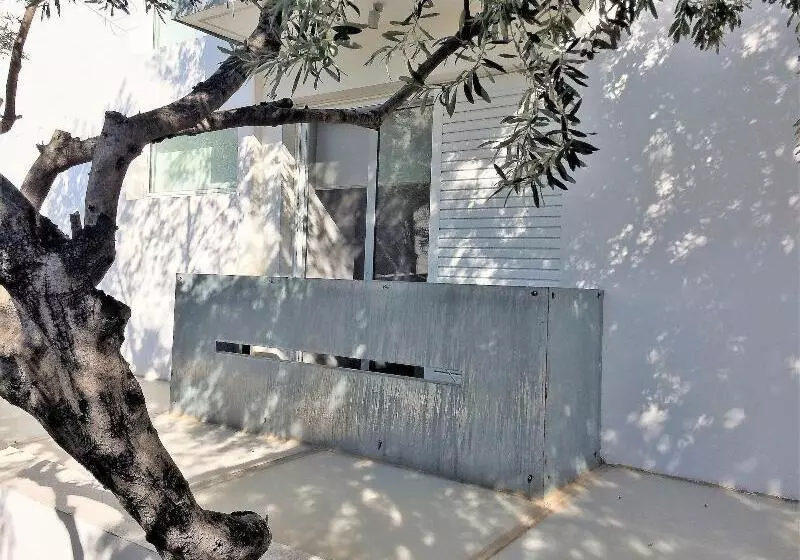 Hotelli Infinity White Complex