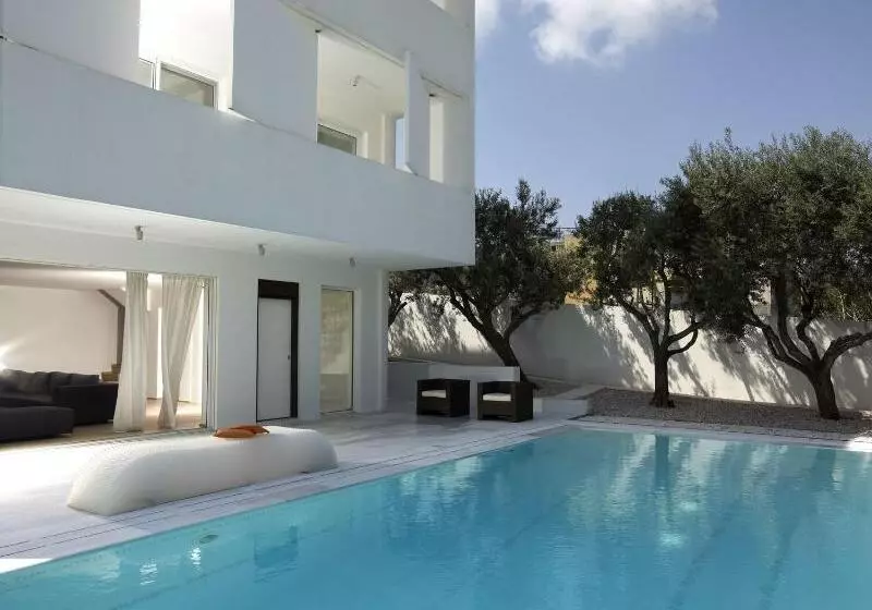 Hotelli Infinity White Complex