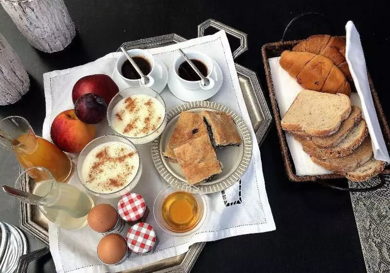 Hotelli Infinity White Complex