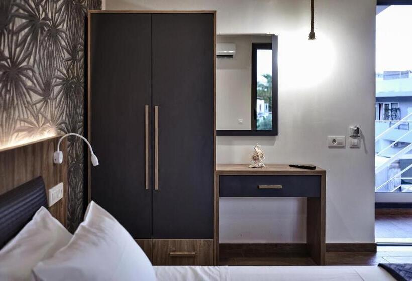 Del Mar  Adults Only