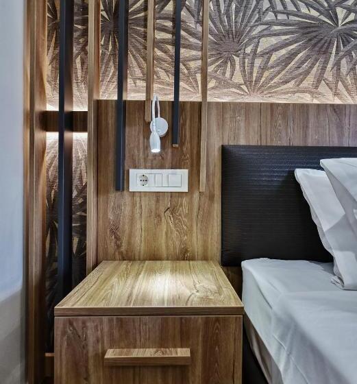 Del Mar  Adults Only