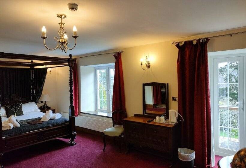 Great Trethew Manor Hotel & Self Catering Lodges