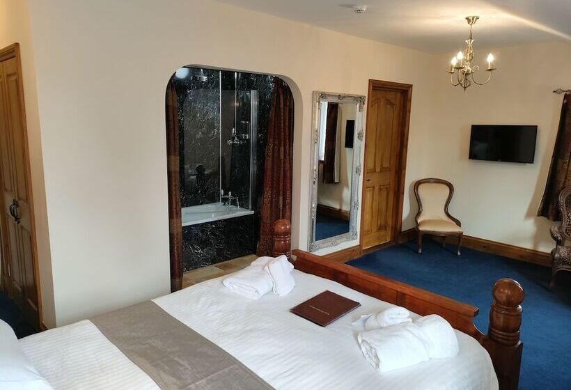 Great Trethew Manor Hotel & Self Catering Lodges