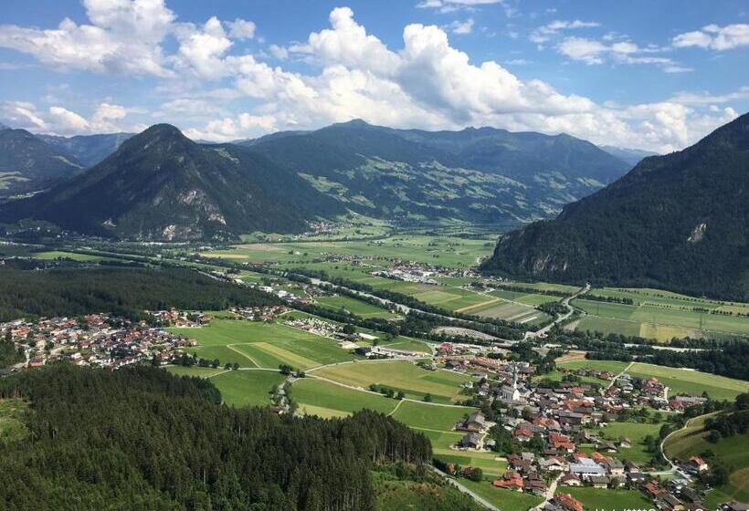 בית מלון כפרי Central