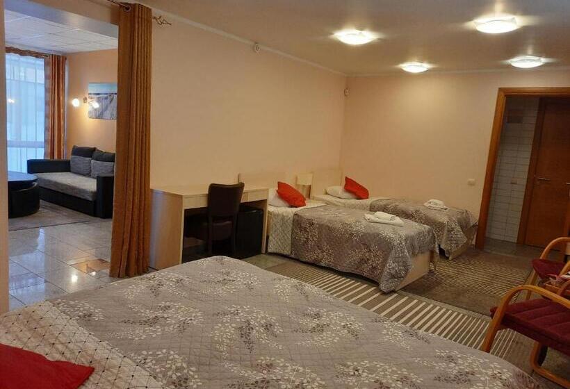 هتل Pils With Self Check In