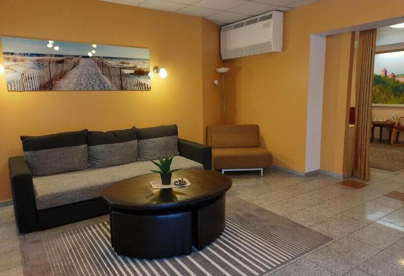 هتل Pils With Self Check In