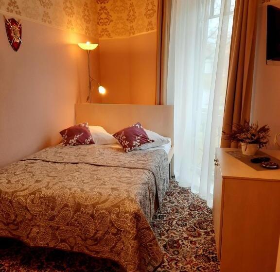 هتل Pils With Self Check In