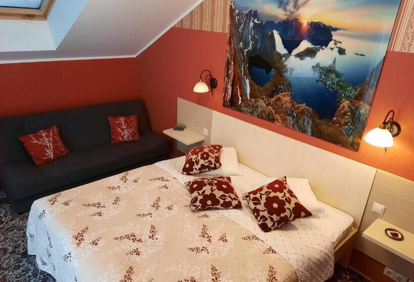 هتل Pils With Self Check In