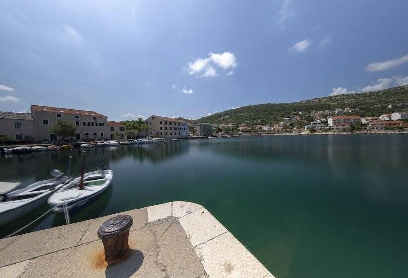 ホテル Tamarix Residence