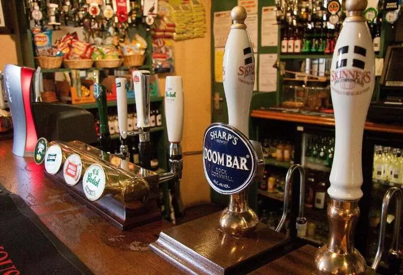 호텔 The Commercial