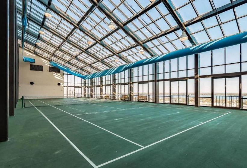 Hotelli Phoenix Ix By Brett Robinson Vacations