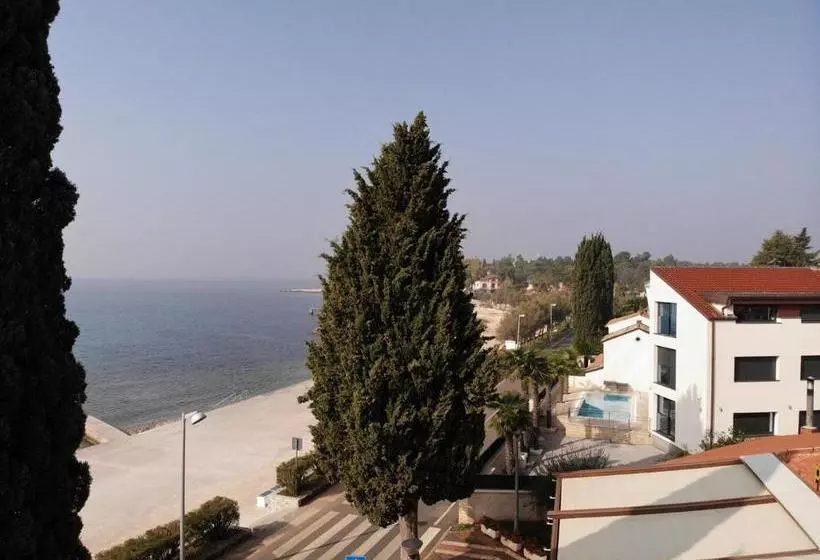 Majatalo Apartments And Rooms With Parking Space Porec 6917
