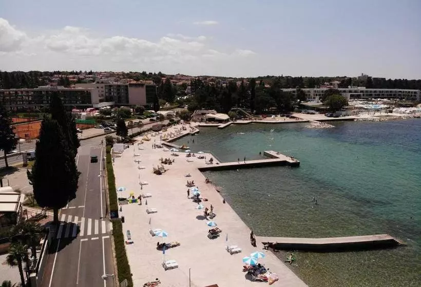 Majatalo Apartments And Rooms With Parking Space Porec 6917