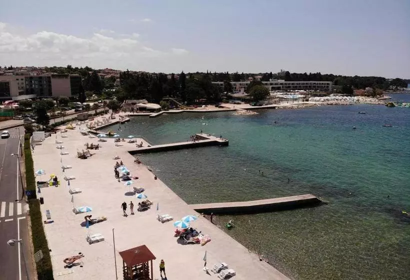 Majatalo Apartments And Rooms With Parking Space Porec 6917