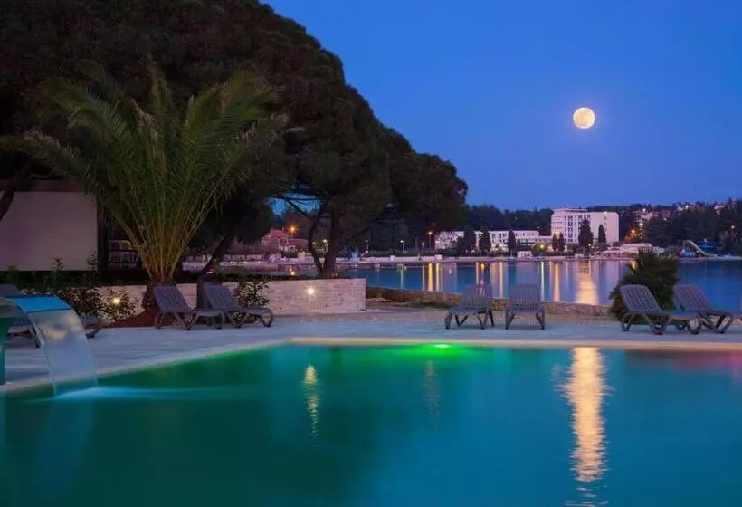 Majatalo Apartments And Rooms With Parking Space Porec 6917