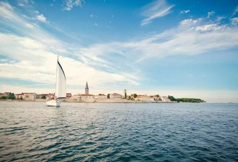 Majatalo Apartments And Rooms With Parking Space Porec 6917