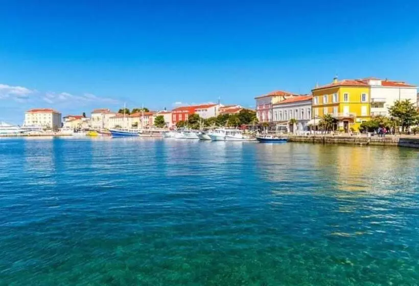 Majatalo Apartments And Rooms With Parking Space Porec 6917