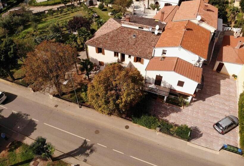 ペンション Apartments And Rooms With Parking Space Porec   6917