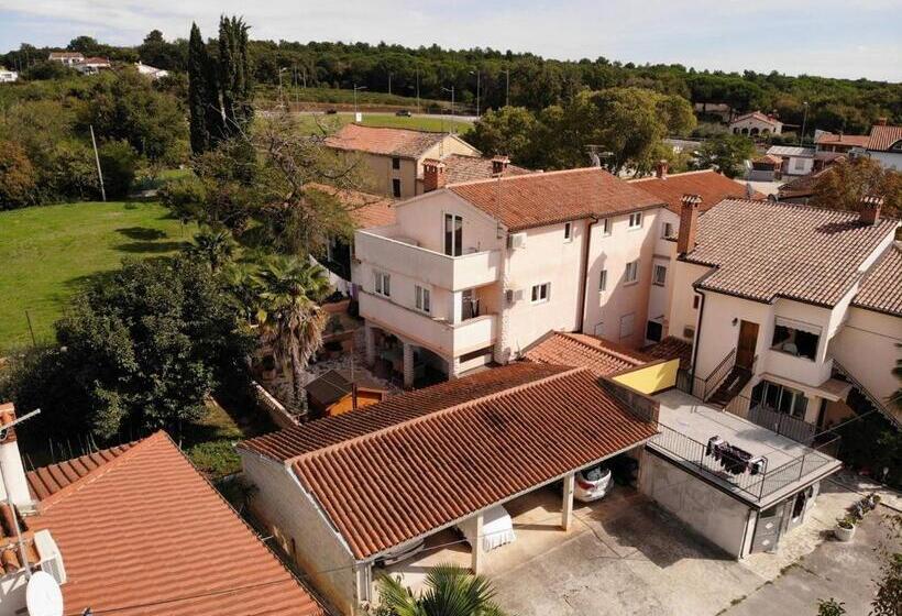 ペンション Apartments And Rooms With Parking Space Porec   6917