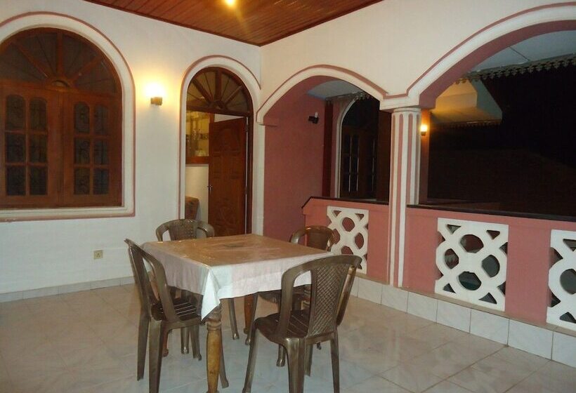 فندق Experience Hut Holiday Inn