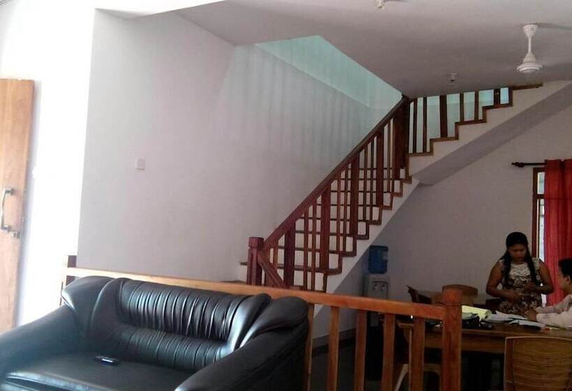 فندق Experience Hut Holiday Inn