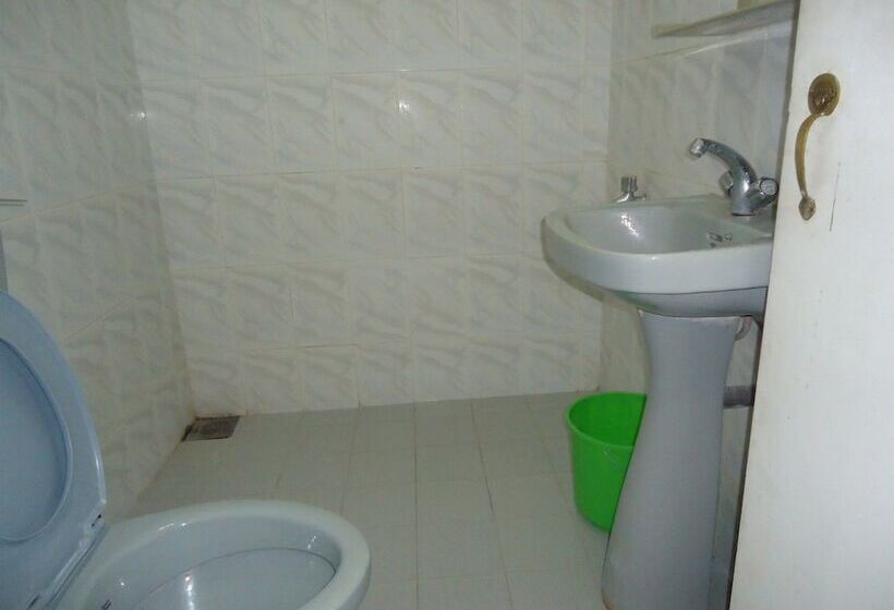 فندق Experience Hut Holiday Inn