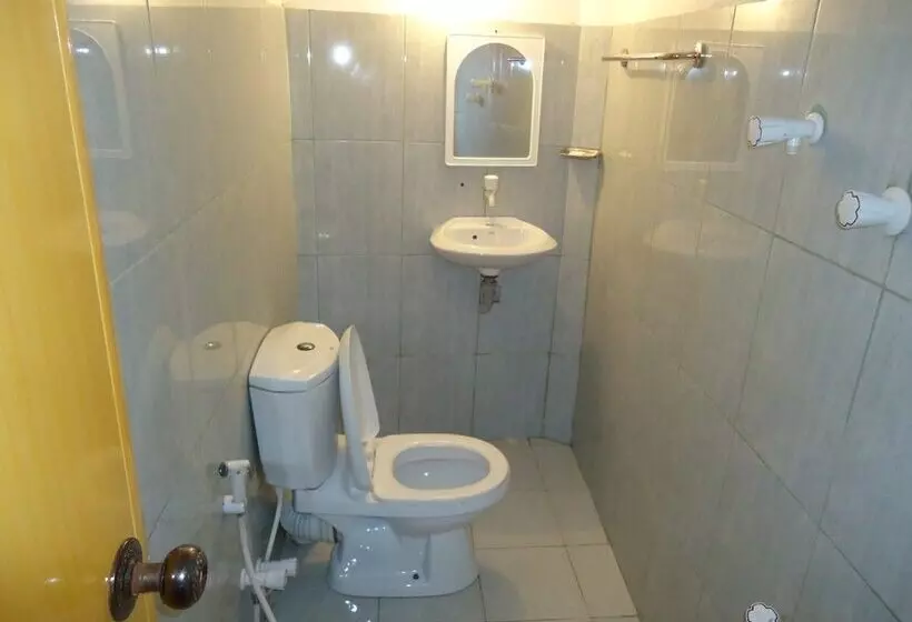 هتل Experience Hut Holiday Inn