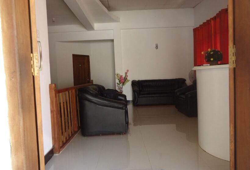 فندق Experience Hut Holiday Inn