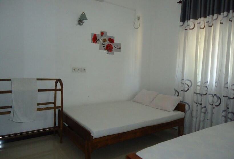 فندق Experience Hut Holiday Inn