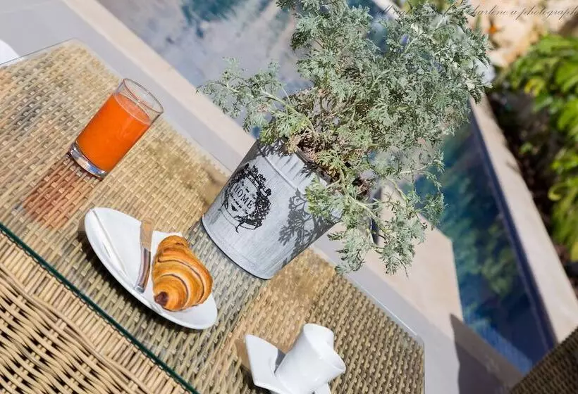 هتل De Rohan B&b
