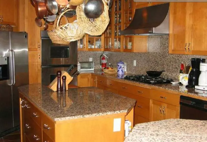 ホテル Inn at Clifftop Lane