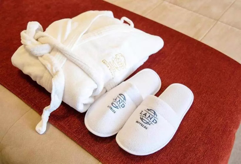 Отель Land Plaza