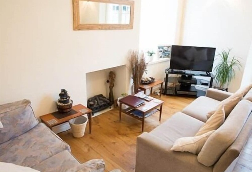 בית מלון כפרי Llwyn Onn Guest House