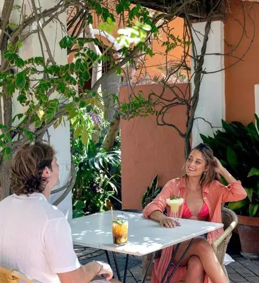 호텔 Madreselva   Grupo Califa