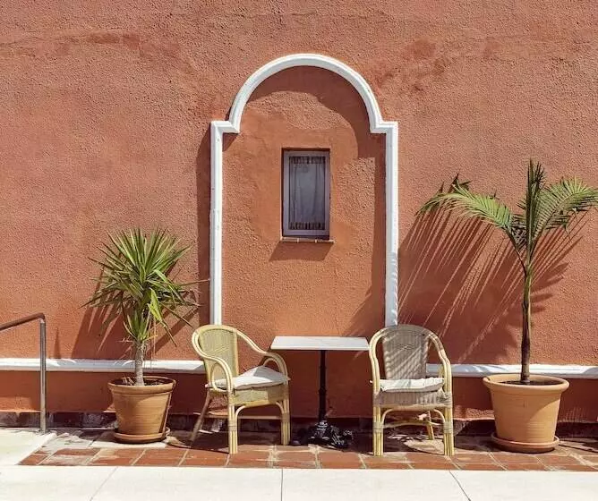 호텔 Madreselva   Grupo Califa